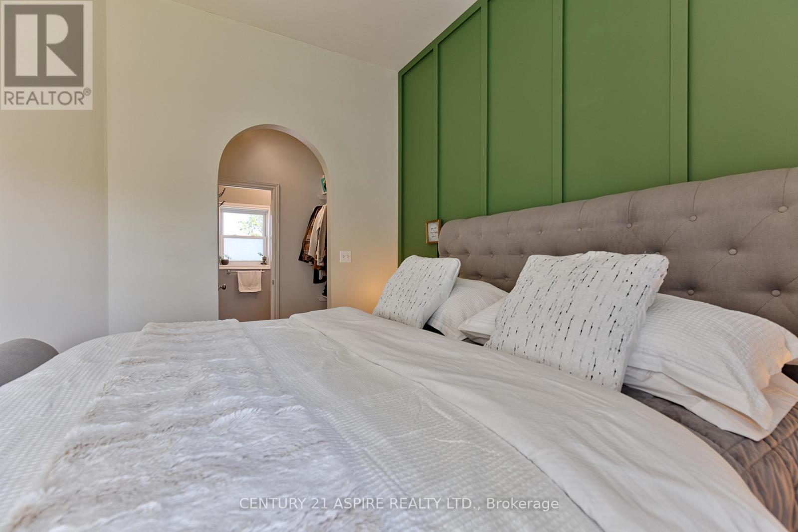 509 ROY STREET E - 30