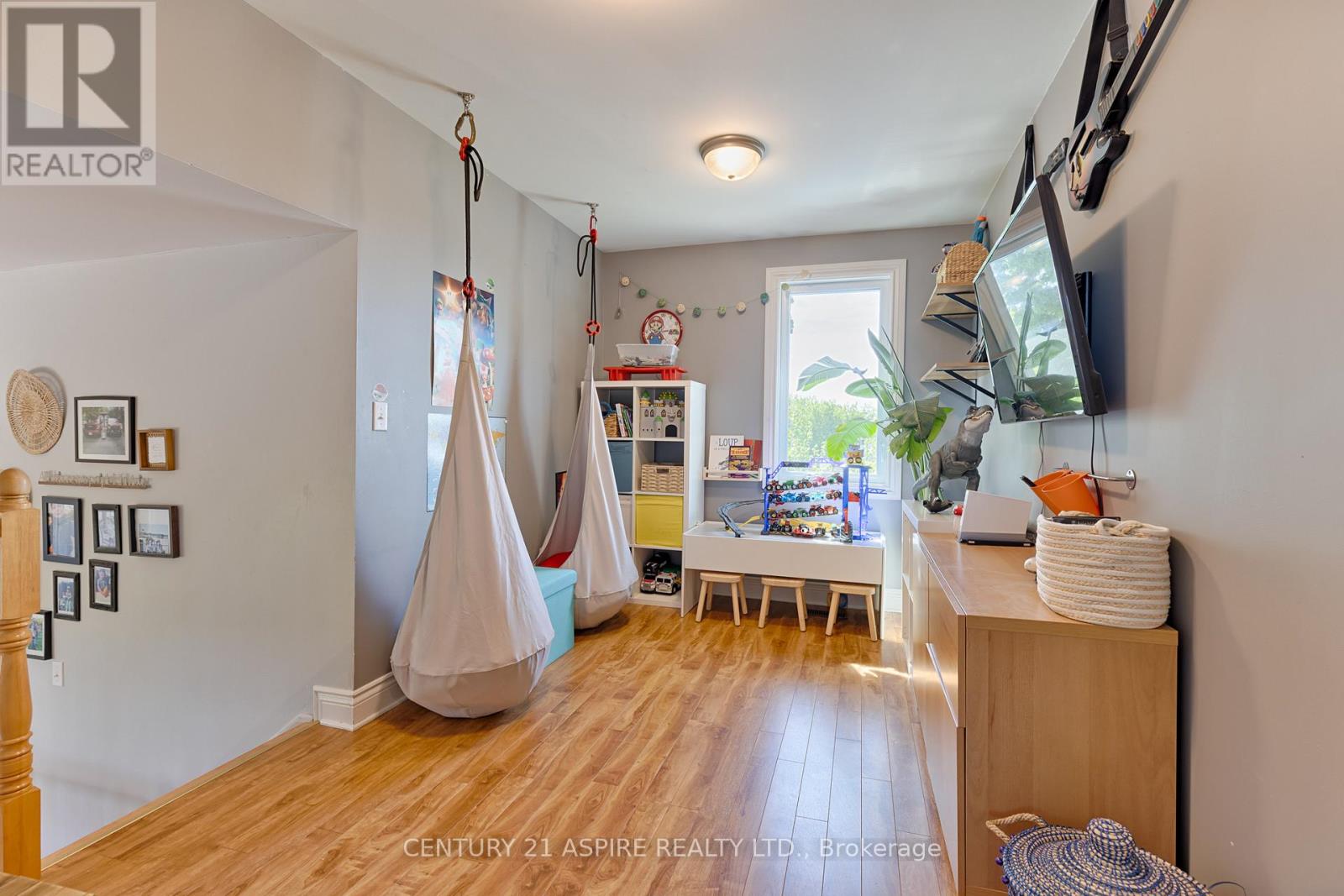 509 ROY STREET E - 33