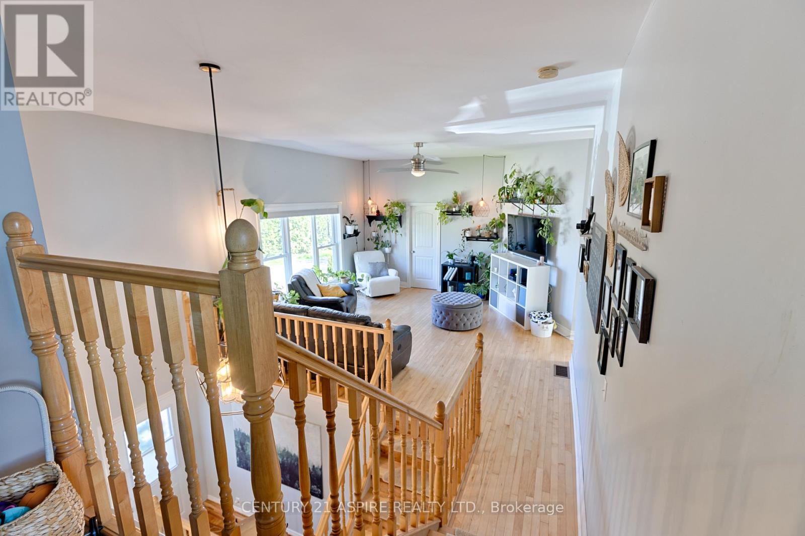 509 ROY STREET E - 39