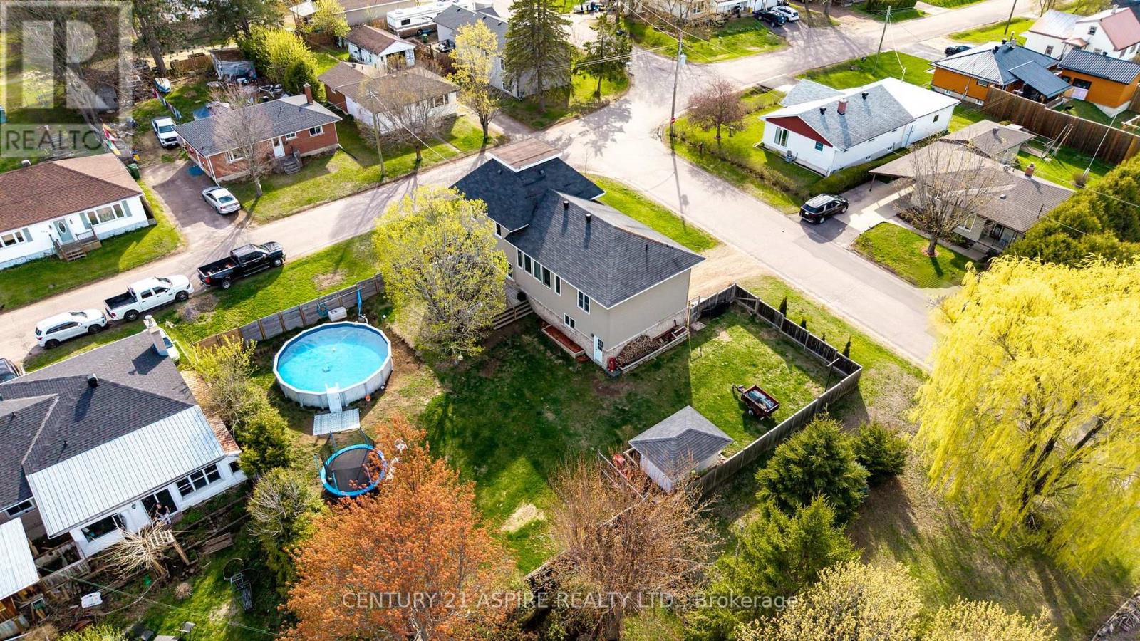 509 ROY STREET E - 44