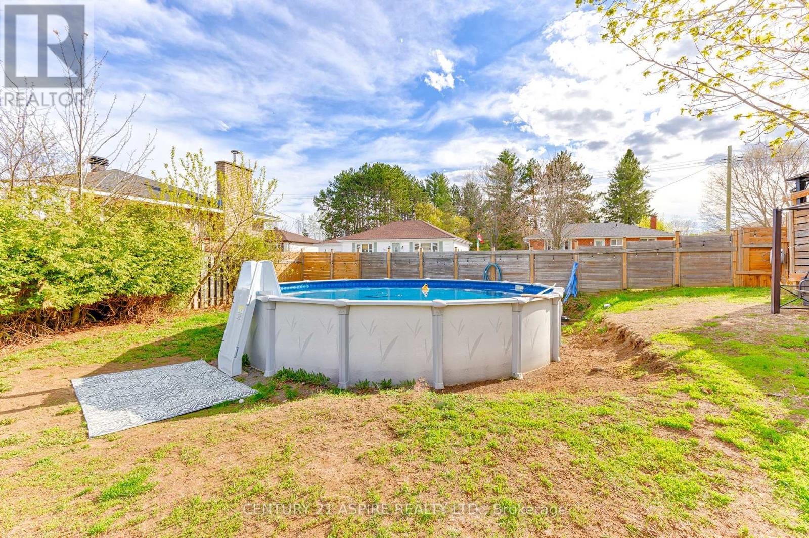 509 ROY STREET E - 8