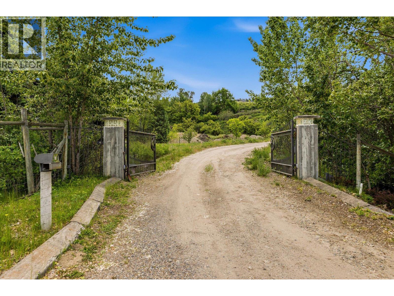 1735 Swainson Road photo 3