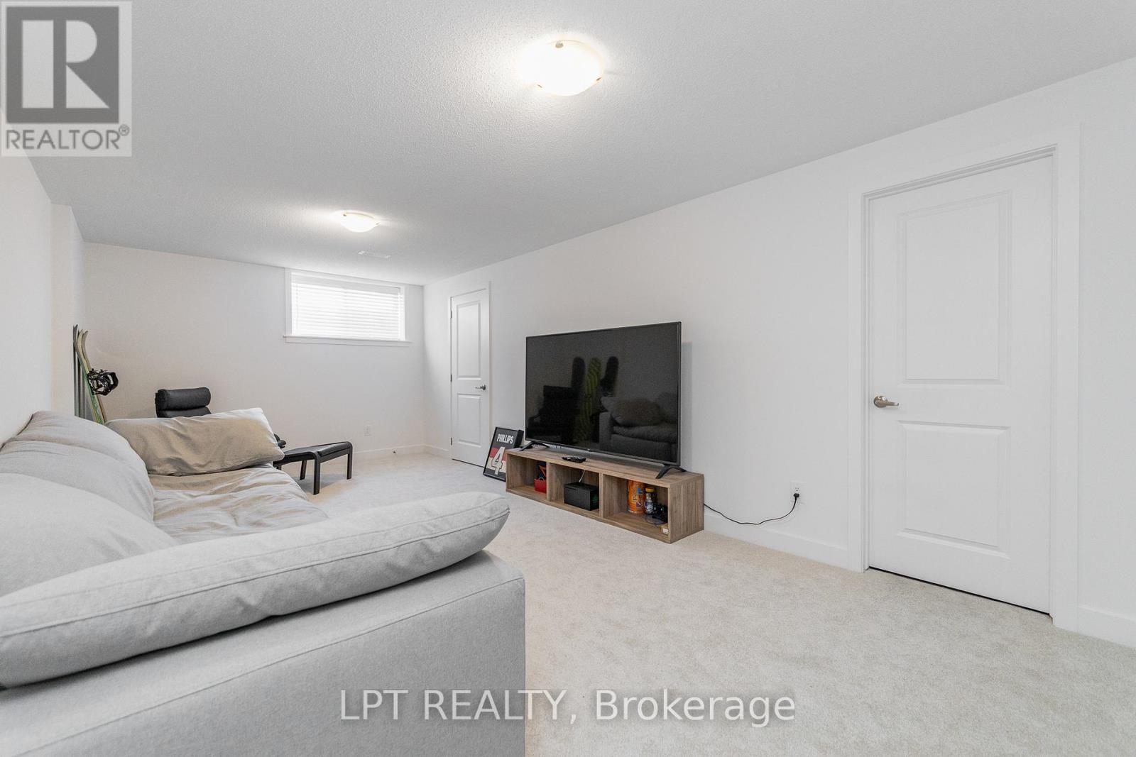 557 TAHOE HEIGHTS - 28