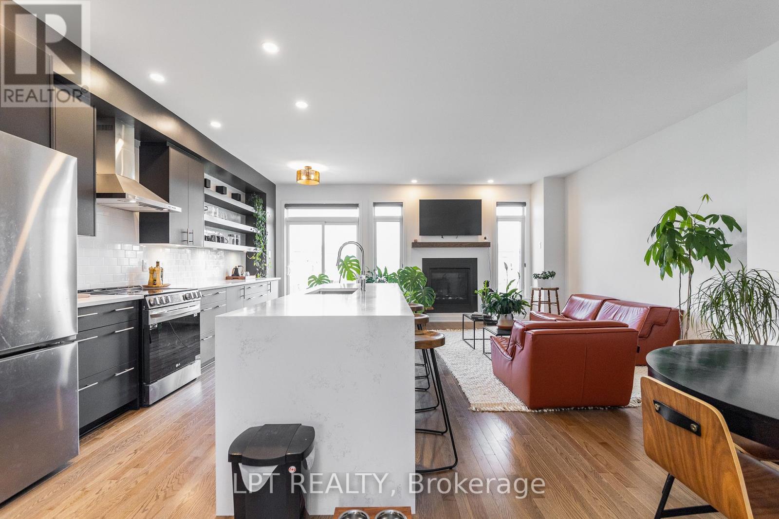 557 TAHOE HEIGHTS - 8