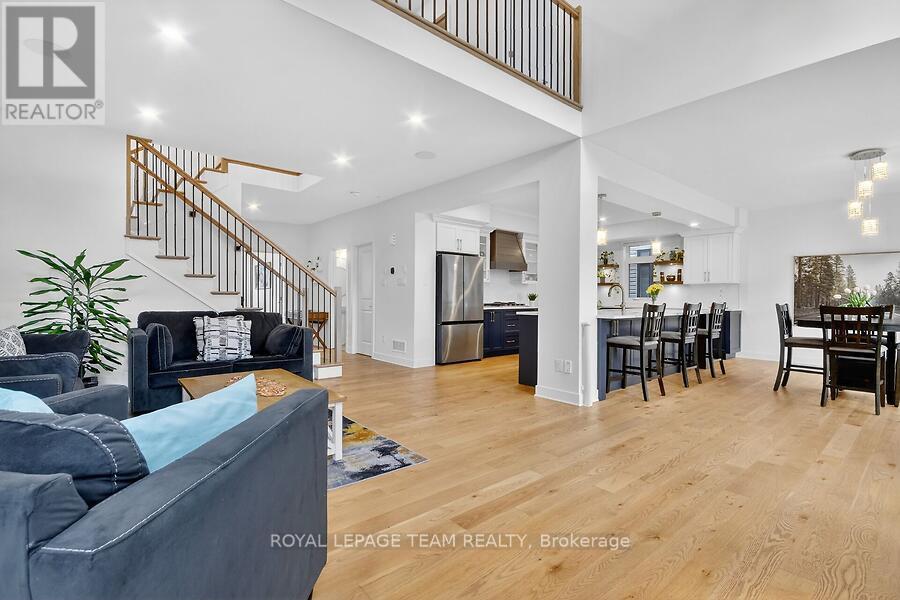 950 ISLINGTON WAY - 12