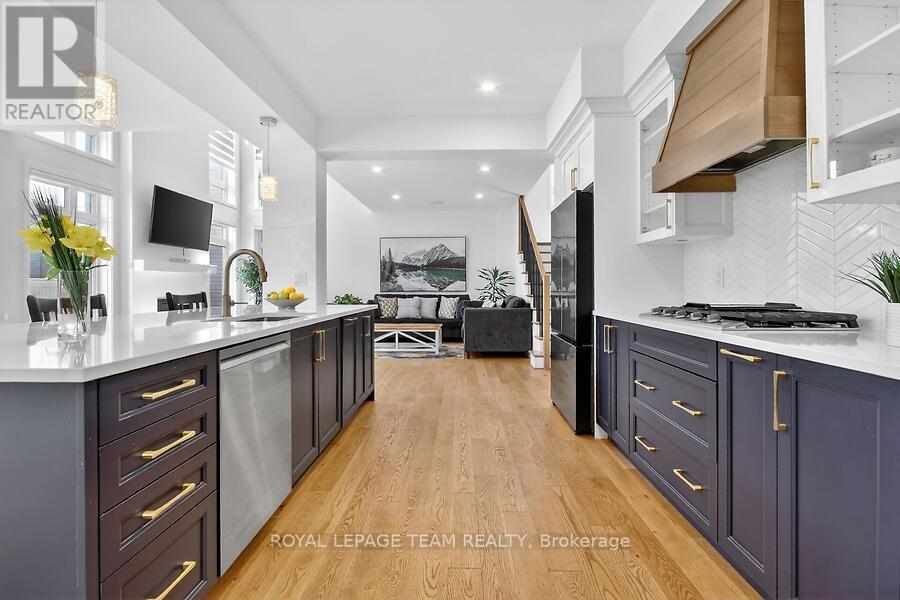 950 ISLINGTON WAY - 13