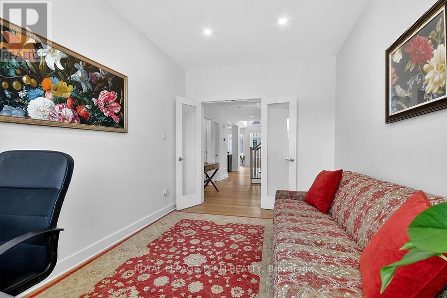 950 ISLINGTON WAY - 20