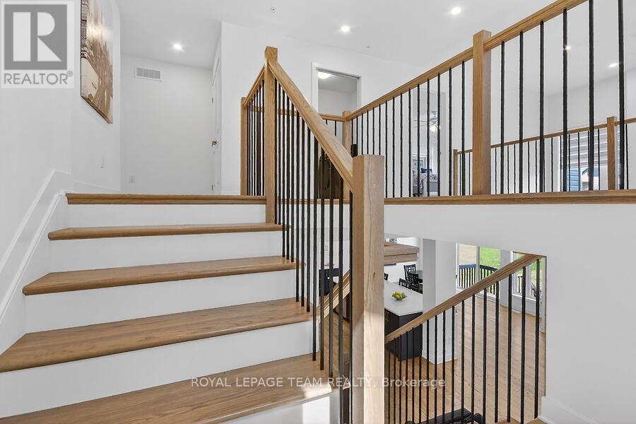 950 ISLINGTON WAY - 23