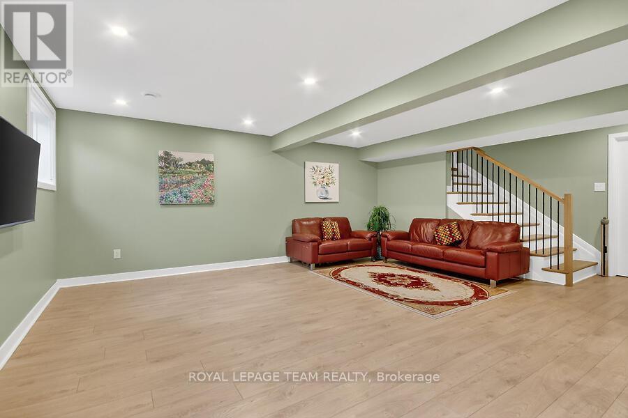 950 ISLINGTON WAY - 40