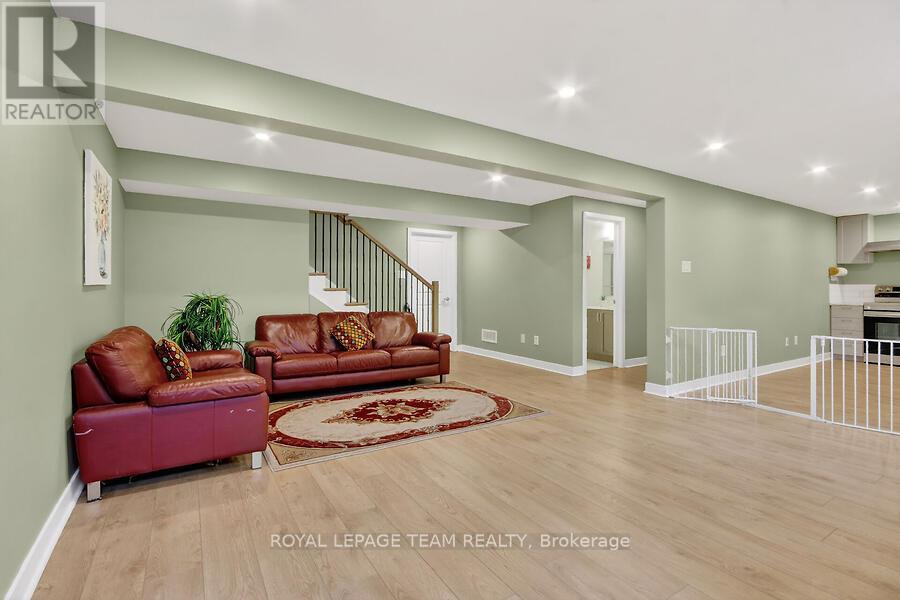 950 ISLINGTON WAY - 41