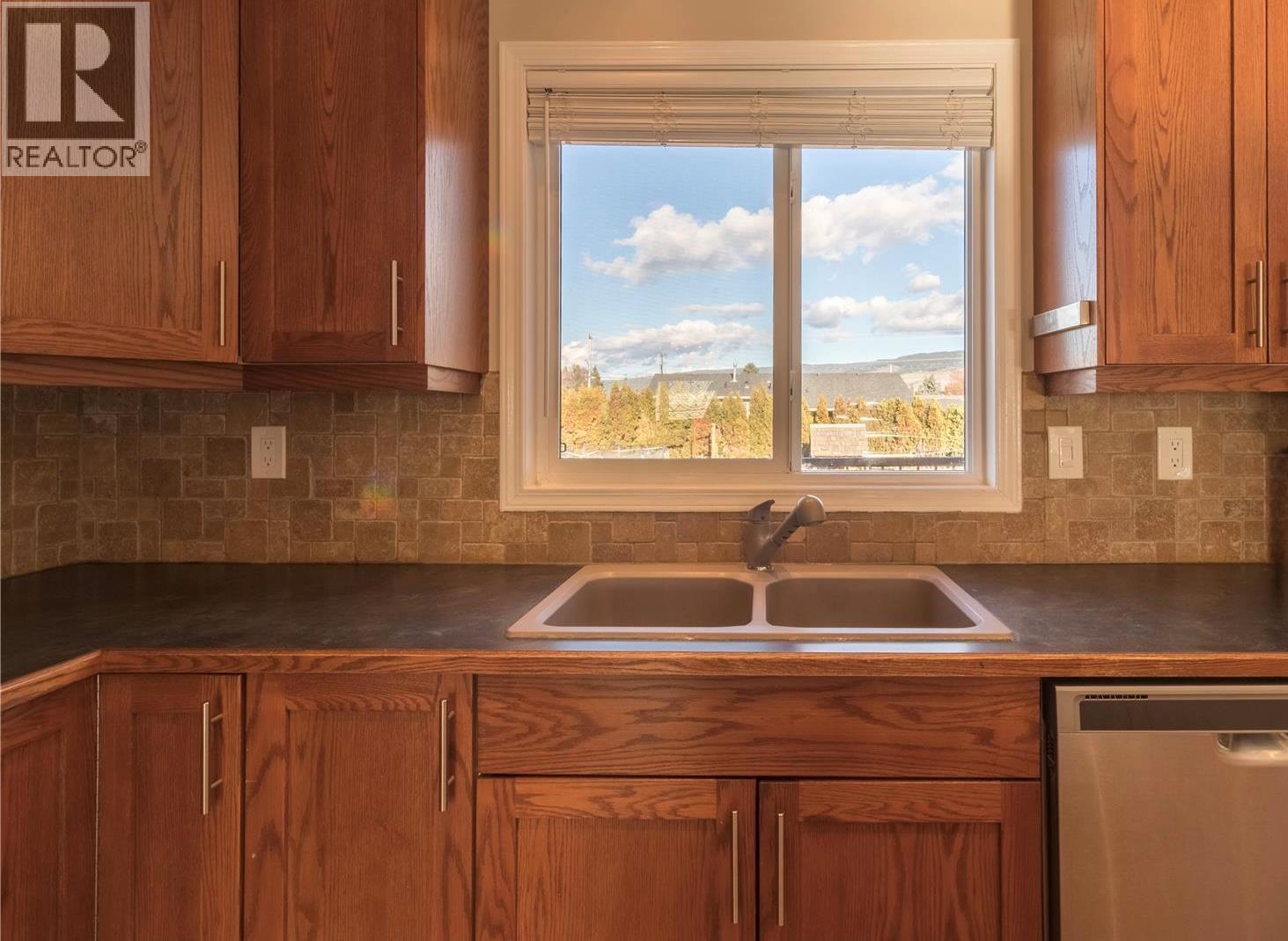 880 Tamarack Drive, Kelowna