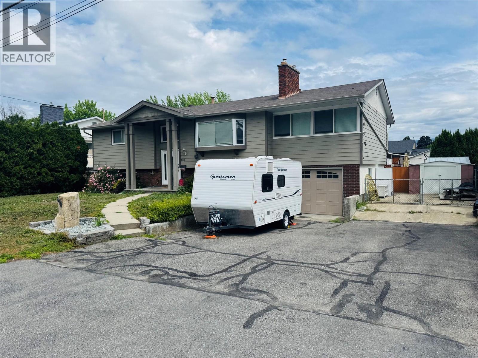  880 Tamarack Drive, Kelowna