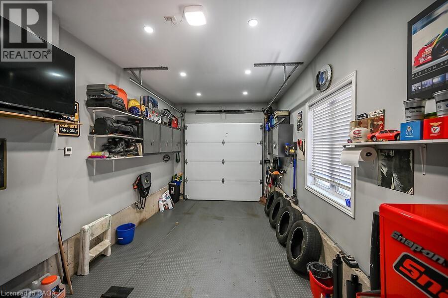 109 RAY Street N - 44
