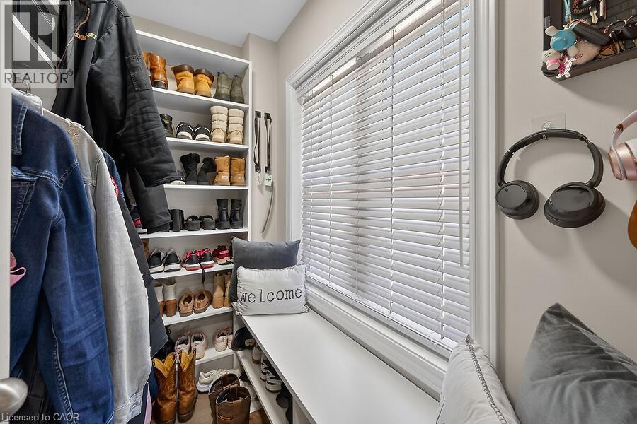 109 RAY Street N - 23