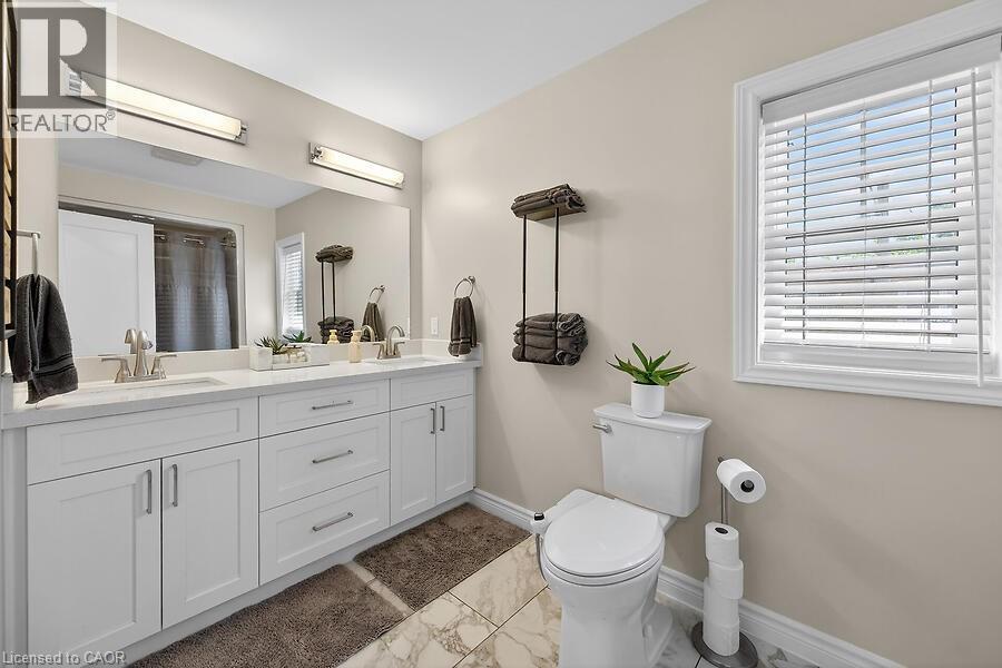 109 RAY Street N - 35