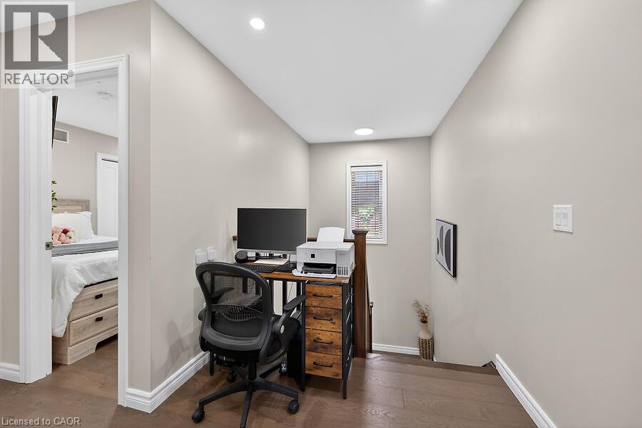 109 RAY Street N - 36