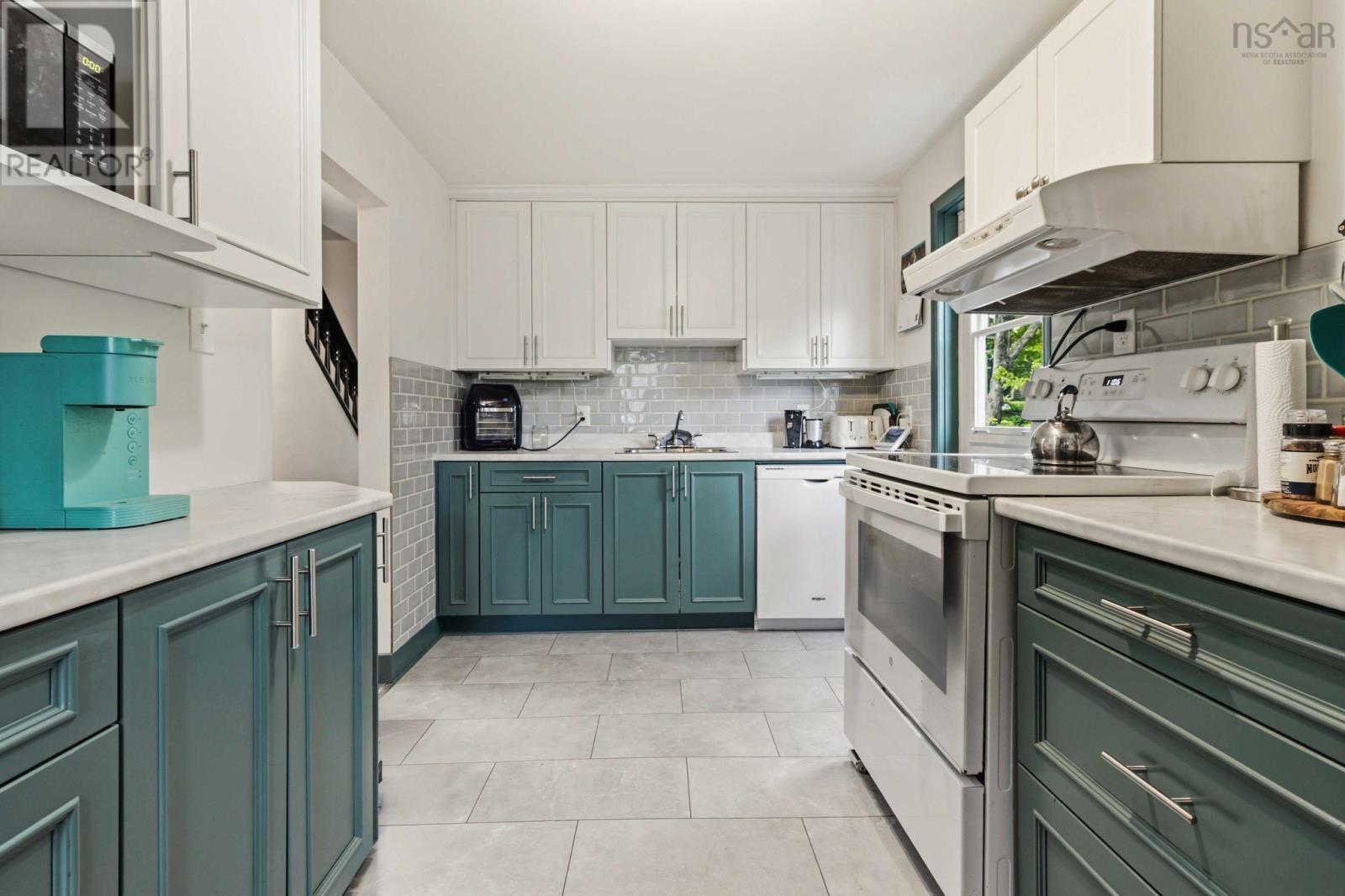 Property 7 of 19 of 94 Sunnybrae Avenue