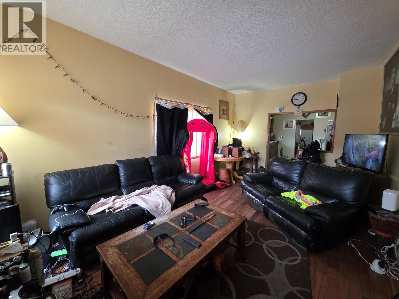 1290 Nelson Avenue, Trail