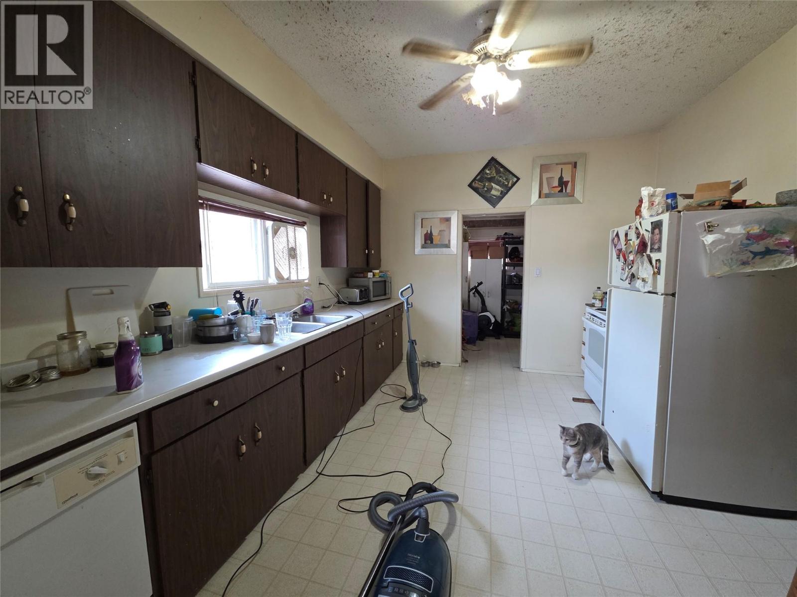 1290 Nelson Avenue, Trail