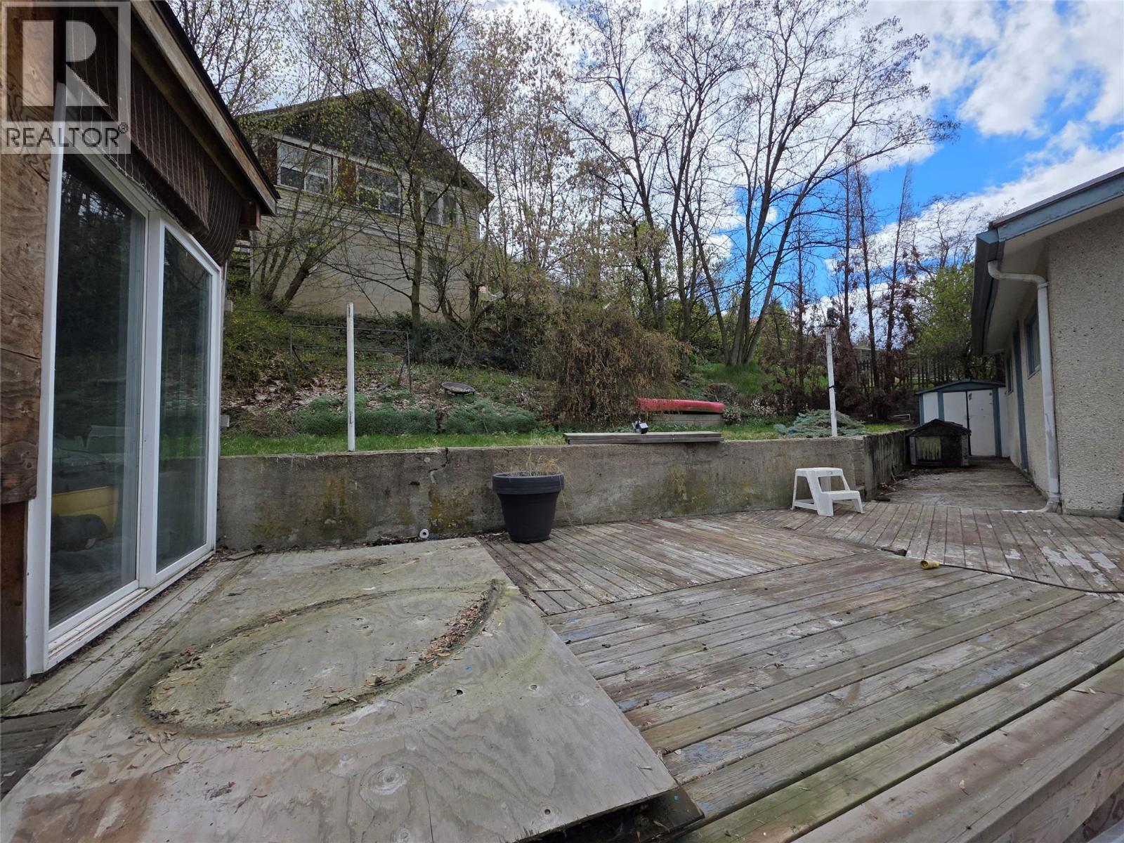 1290 Nelson Avenue, Trail