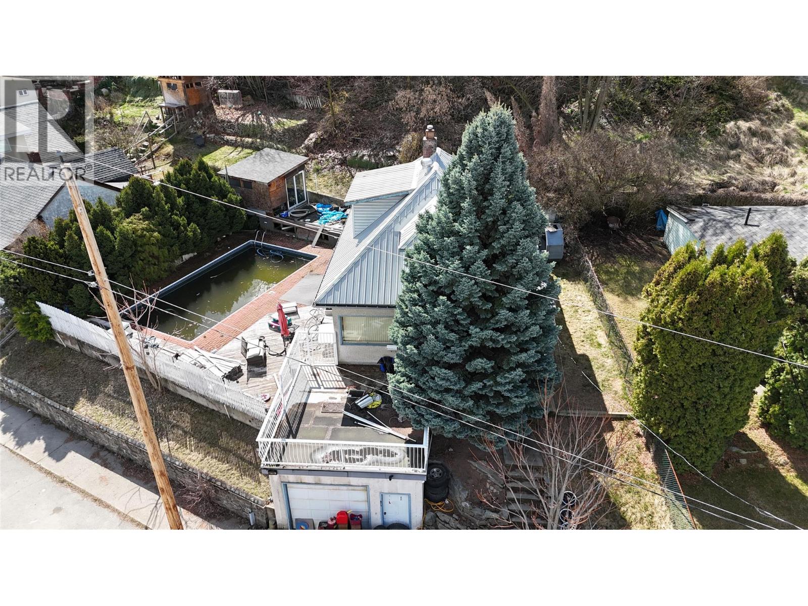 1290 Nelson Avenue, Trail