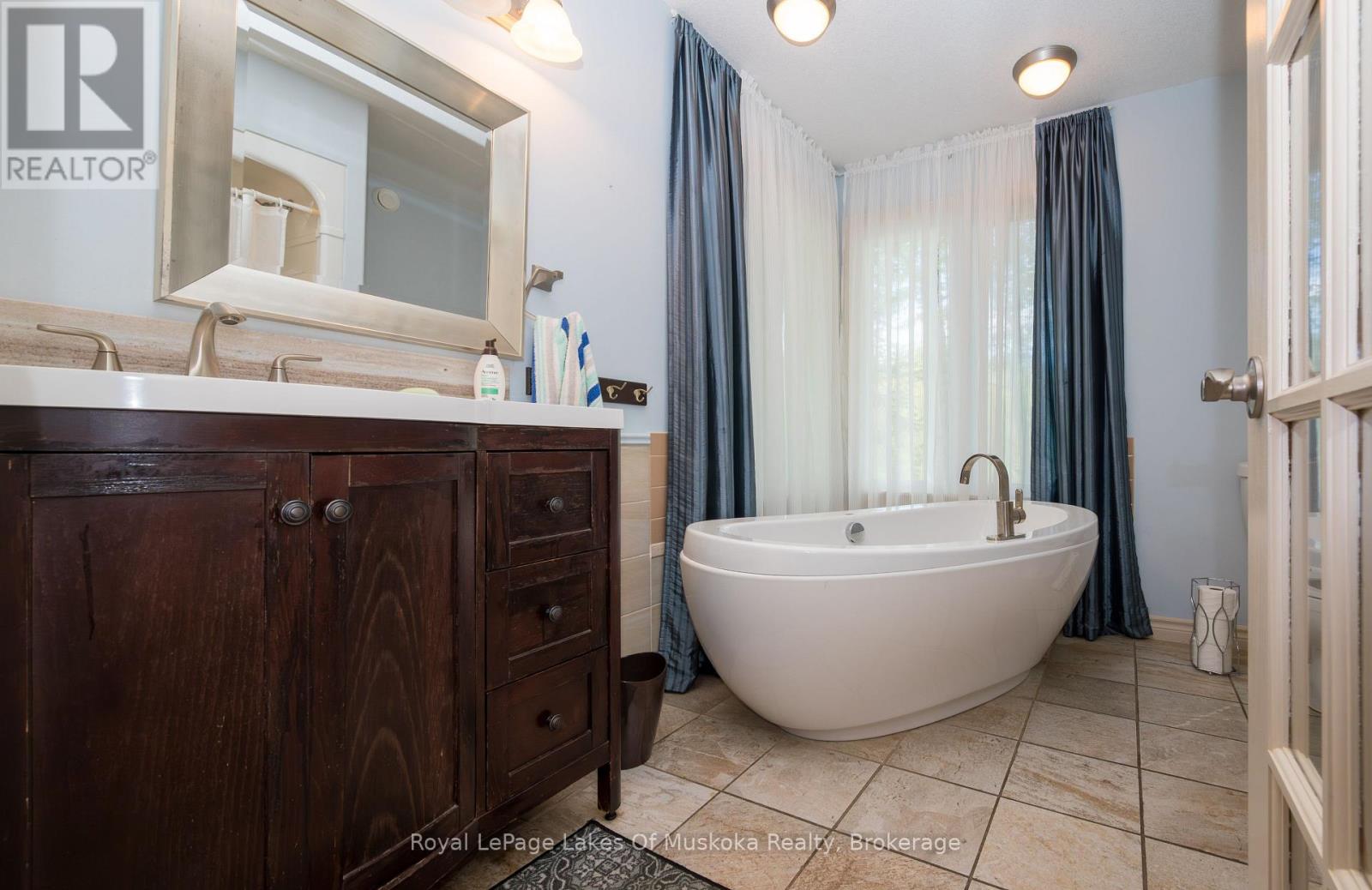 20 DEERHURST HIGHLANDS DRIVE - 22