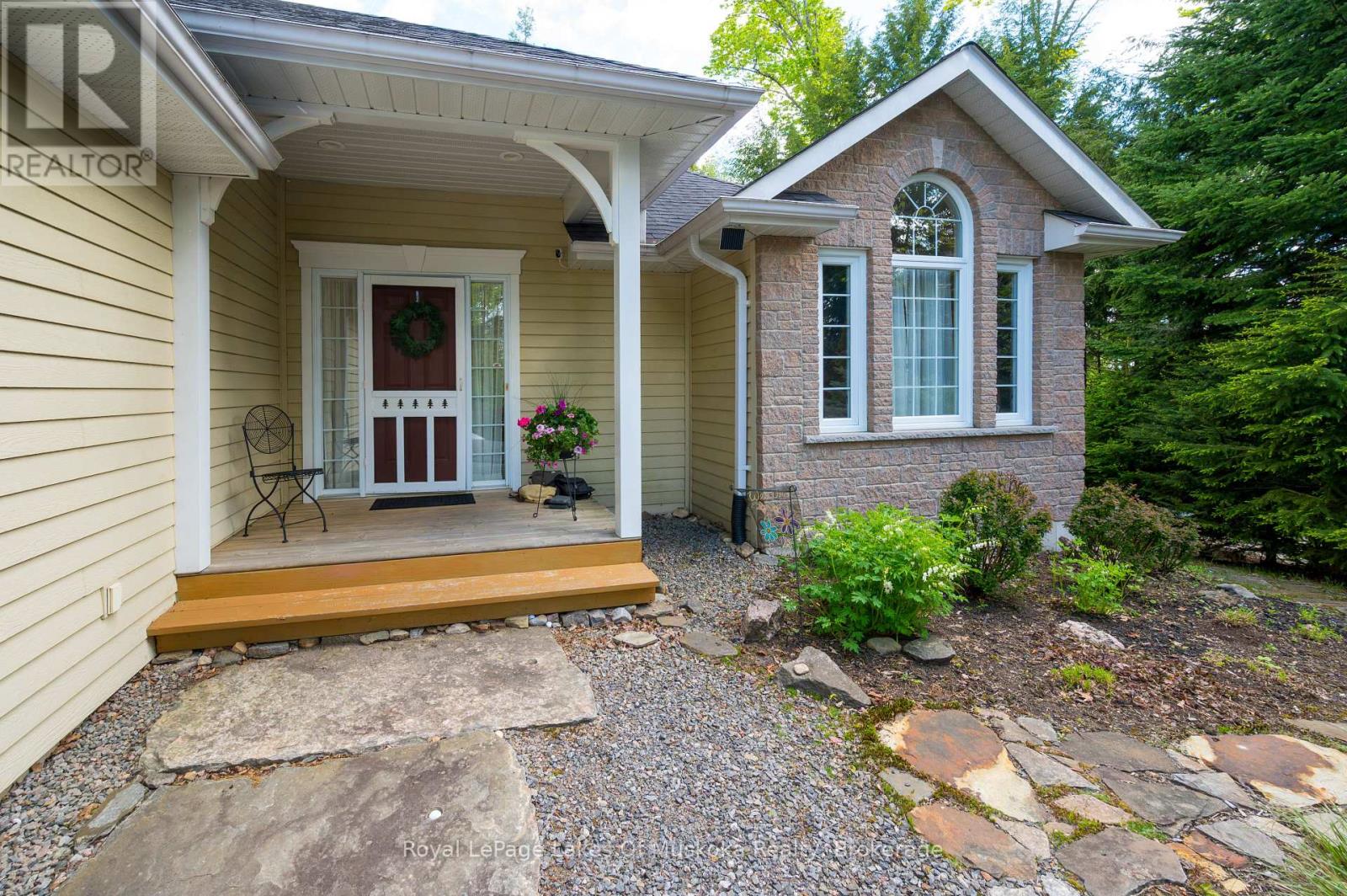 20 DEERHURST HIGHLANDS DRIVE - 5