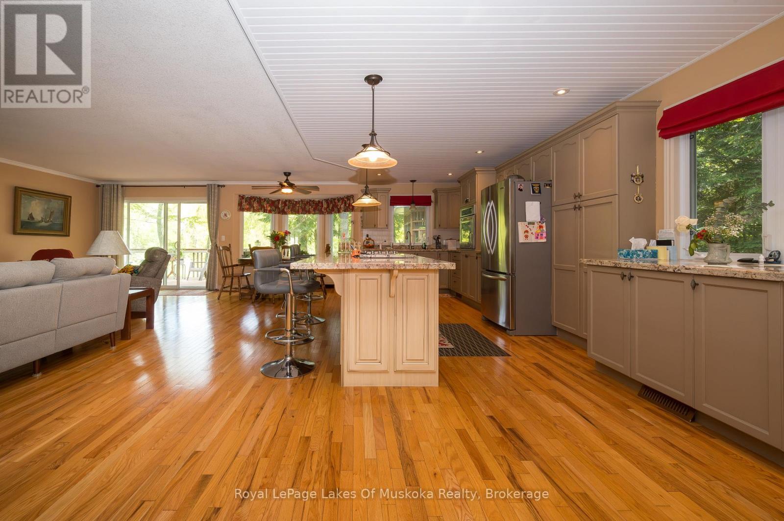 20 DEERHURST HIGHLANDS DRIVE - 8