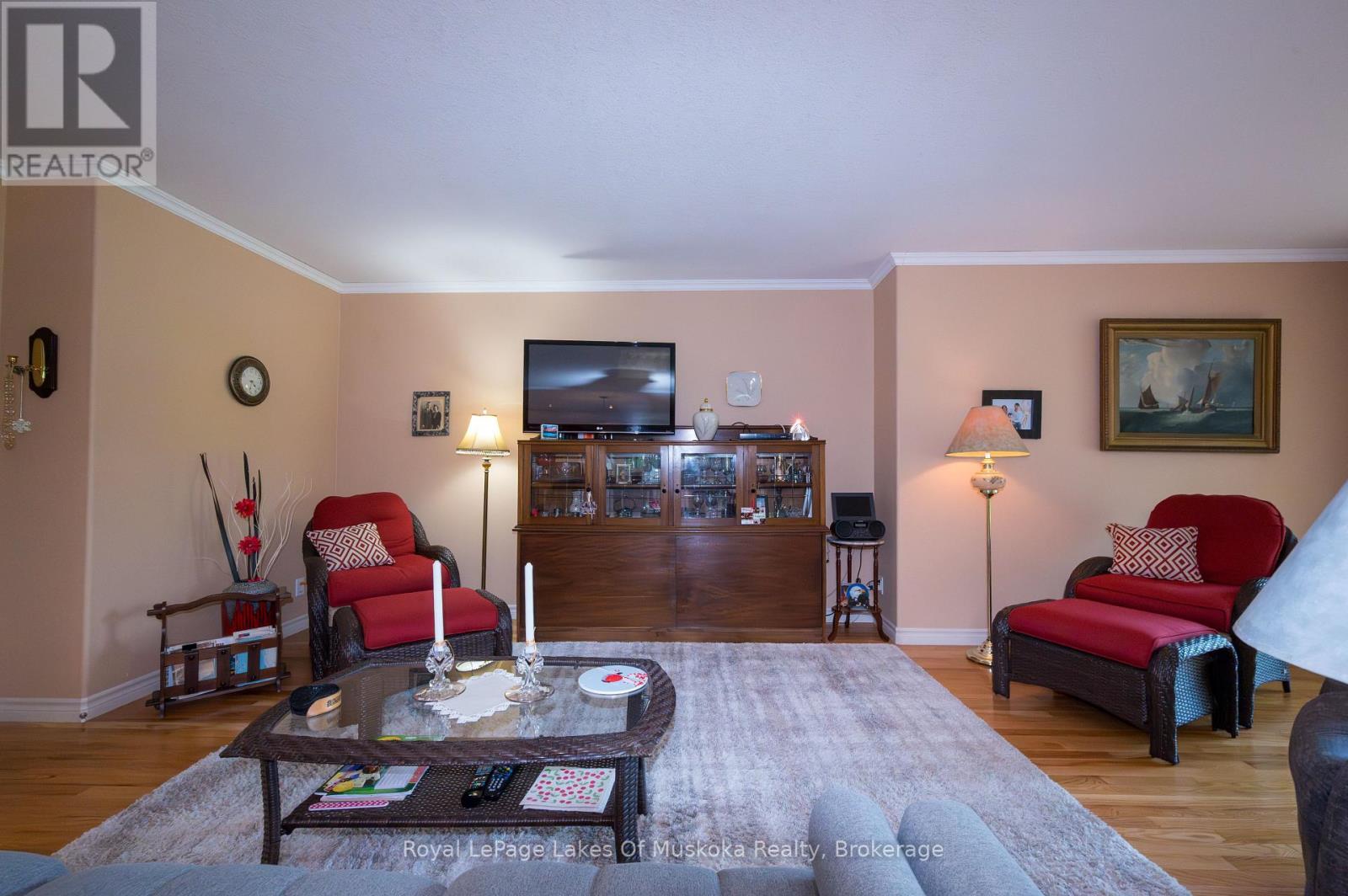 20 DEERHURST HIGHLANDS DRIVE - 9