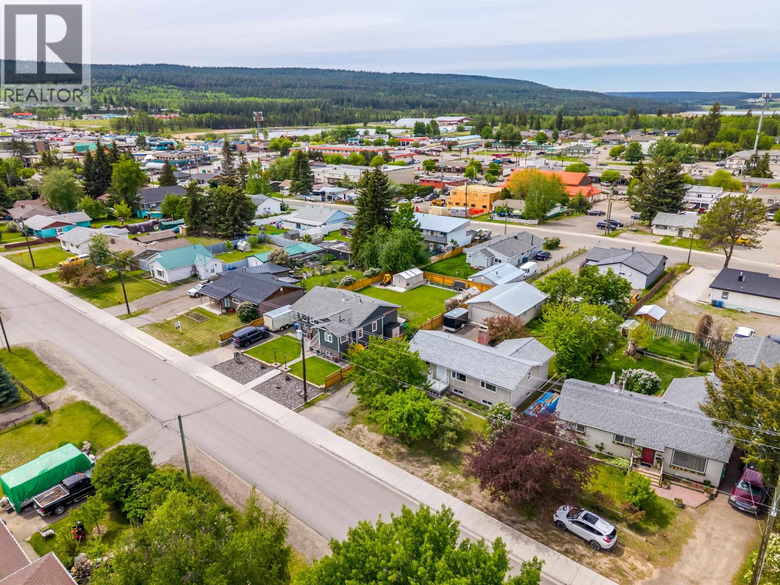 240 DOGWOOD AVENUE - 29