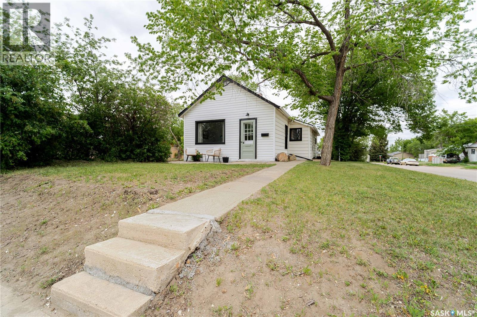 1102 IROQUOIS STREET W - 1