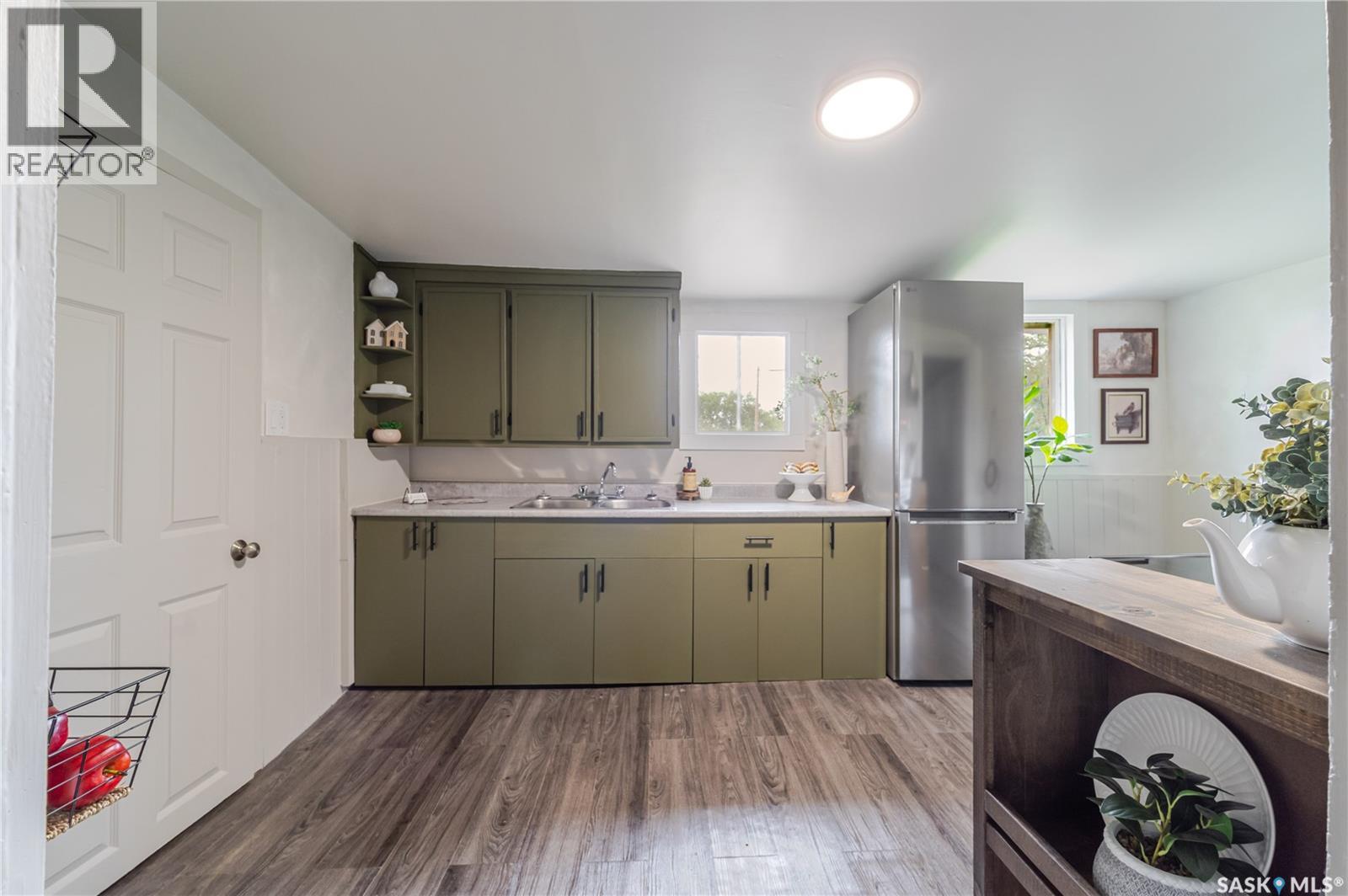 1102 IROQUOIS STREET W - 11