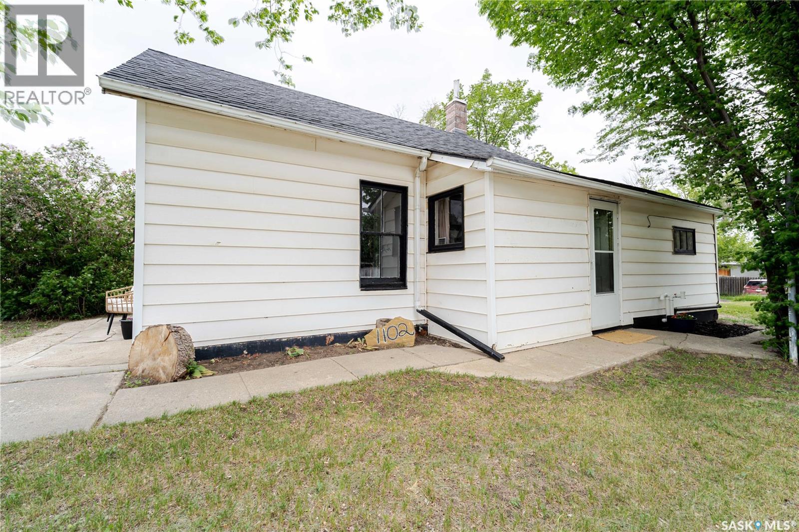 1102 IROQUOIS STREET W - 23
