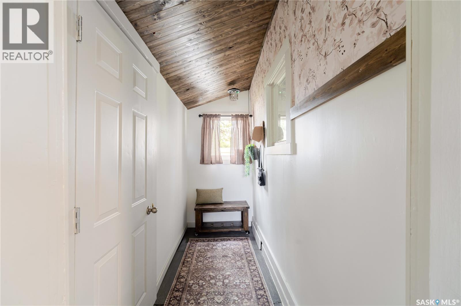 1102 IROQUOIS STREET W - 3