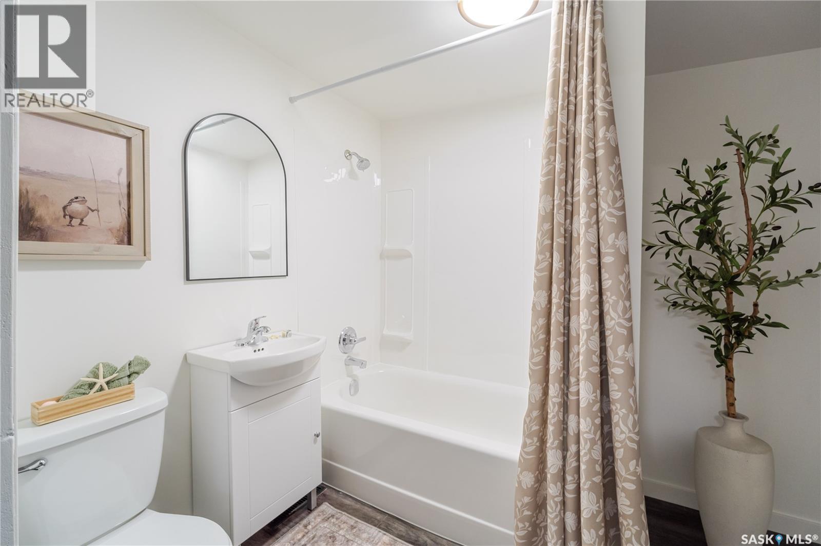 1102 IROQUOIS STREET W - 8