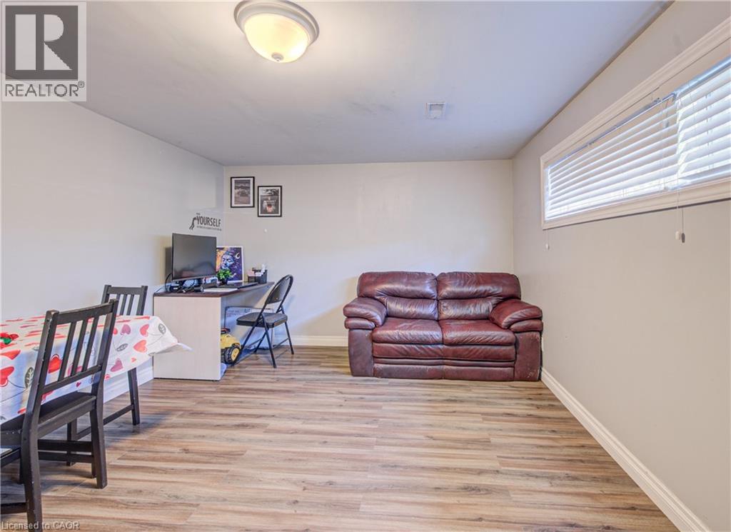 74 GLEN PARK Crescent - 32