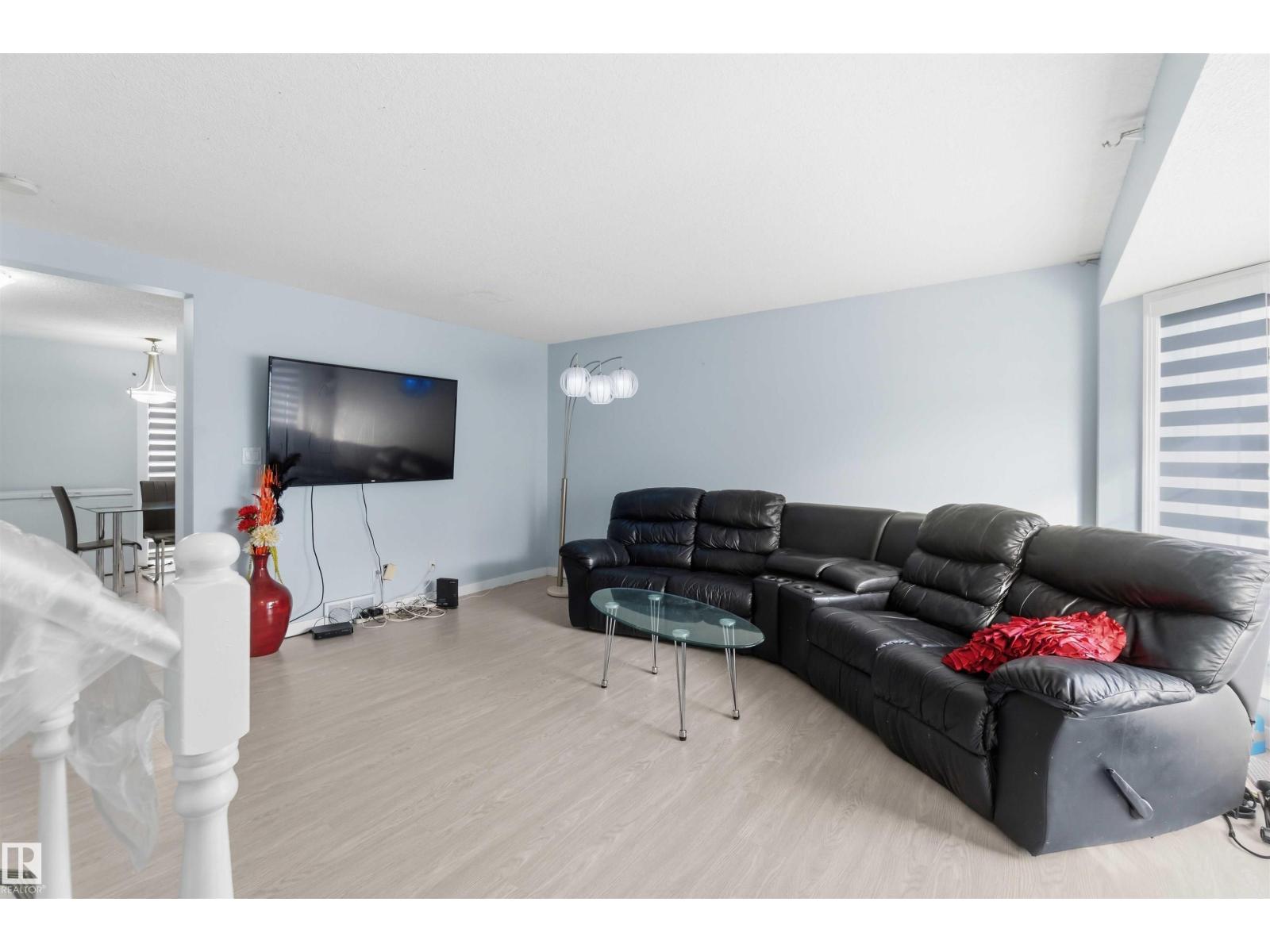 #8 15128 22 ST NW - 5