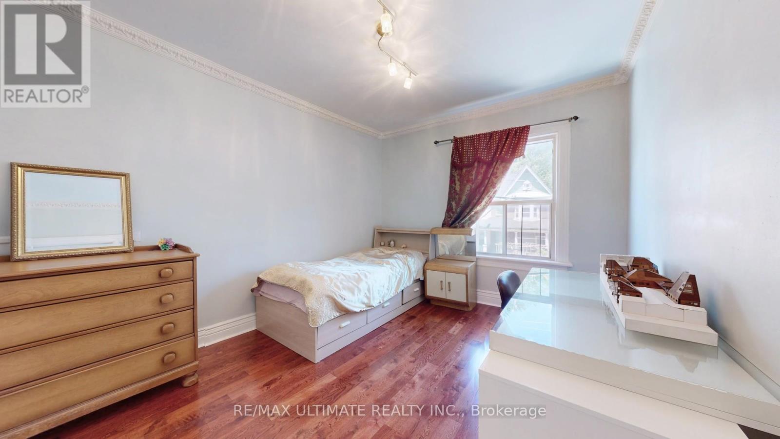 1299 DUNDAS STREET E - 6