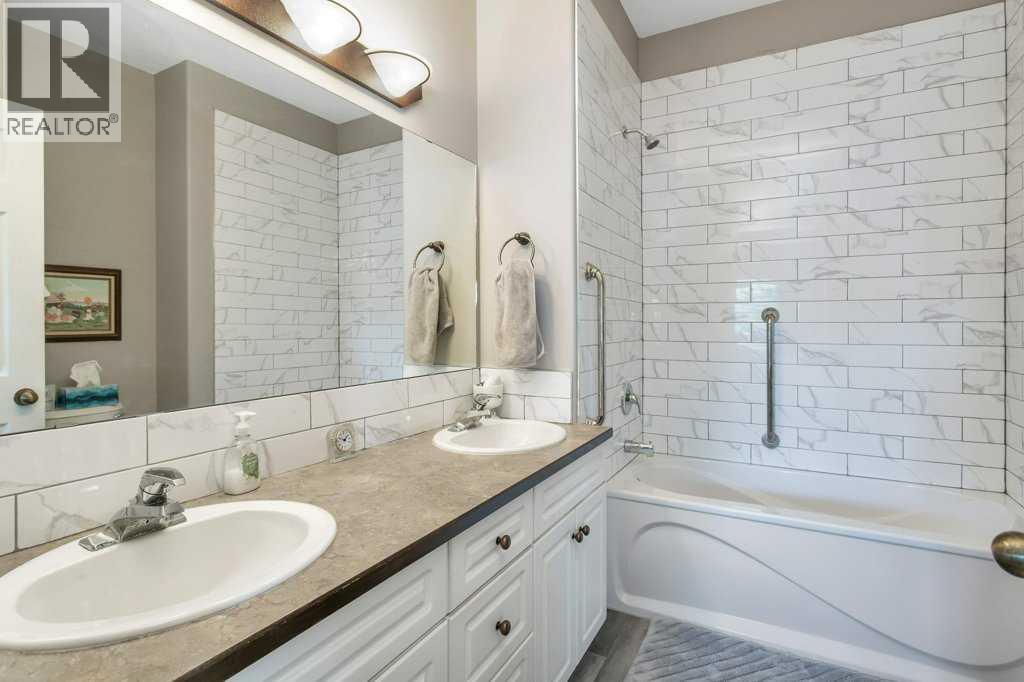 #10 32 Dowler Street - 26