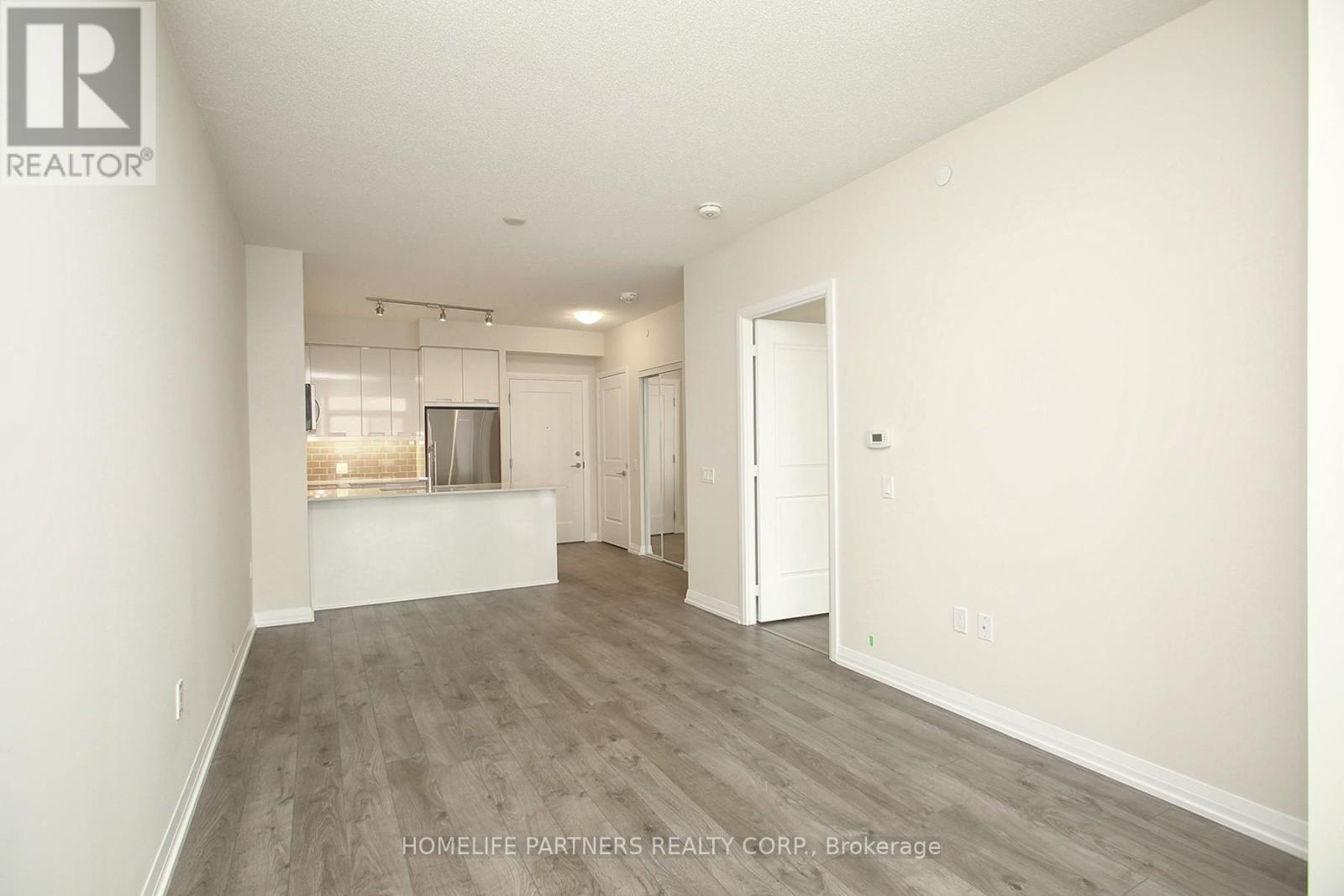 #720 35 WATERGARDEN DRIVE - 12