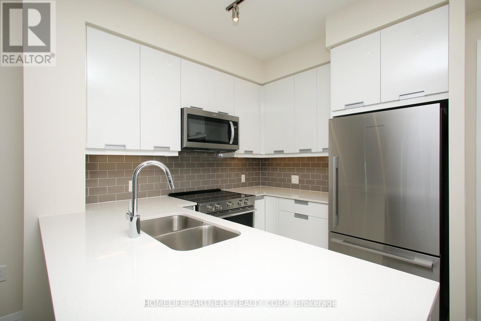 #720 35 WATERGARDEN DRIVE - 7