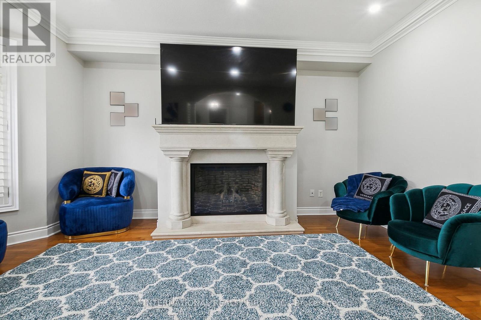 8 REDWILLOW ROAD W - 12