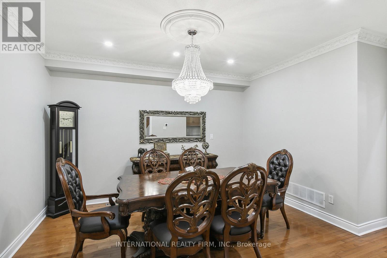 8 REDWILLOW ROAD W - 13