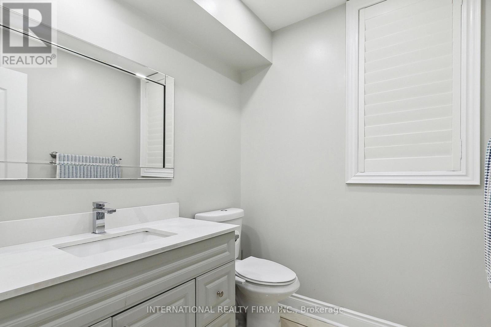 8 REDWILLOW ROAD W - 17