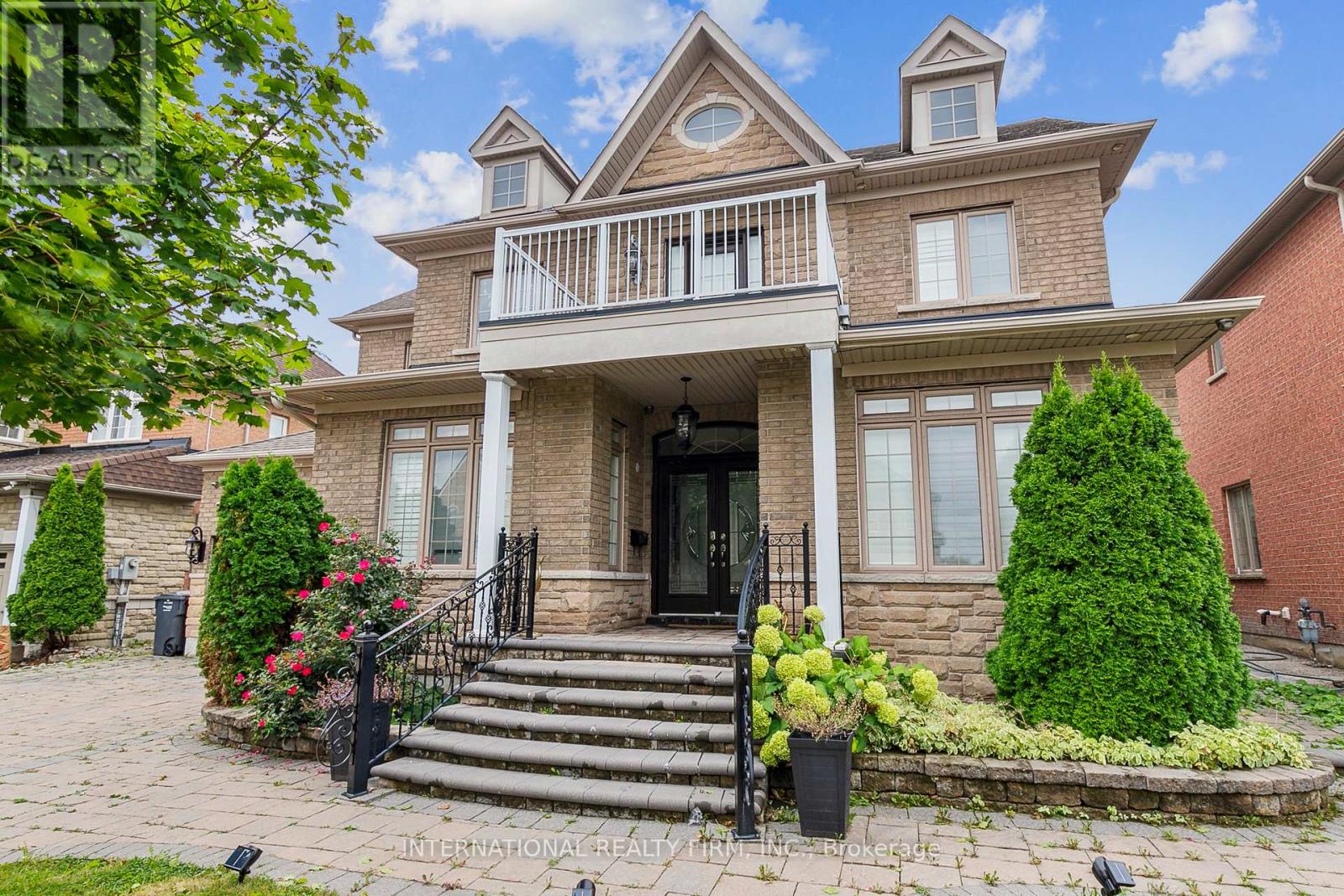 8 REDWILLOW ROAD W - 2