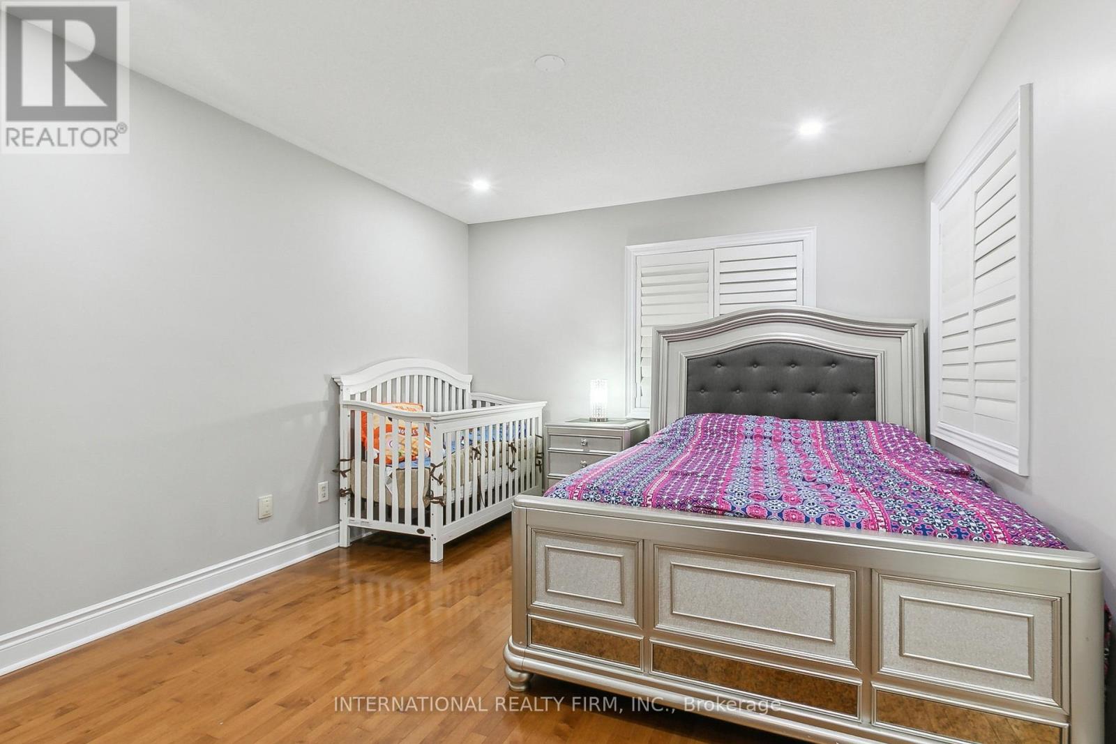 8 REDWILLOW ROAD W - 25