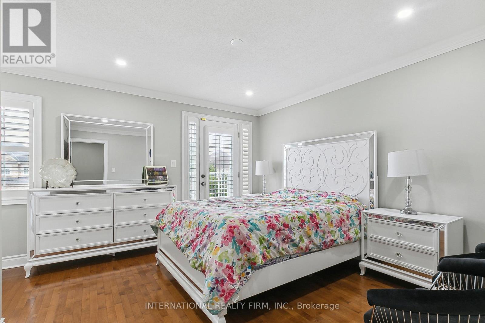 8 REDWILLOW ROAD W - 26