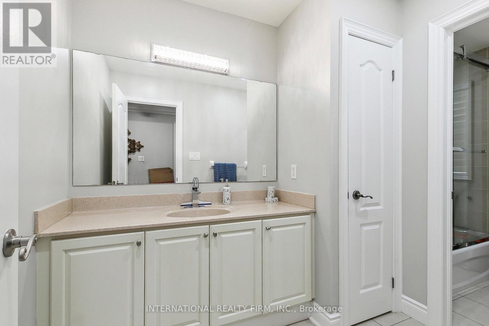 8 REDWILLOW ROAD W - 28