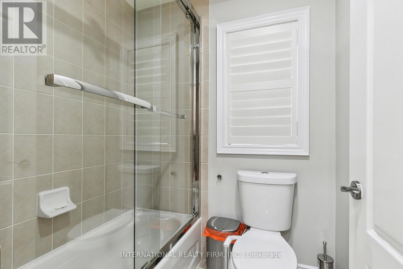 8 REDWILLOW ROAD W - 29