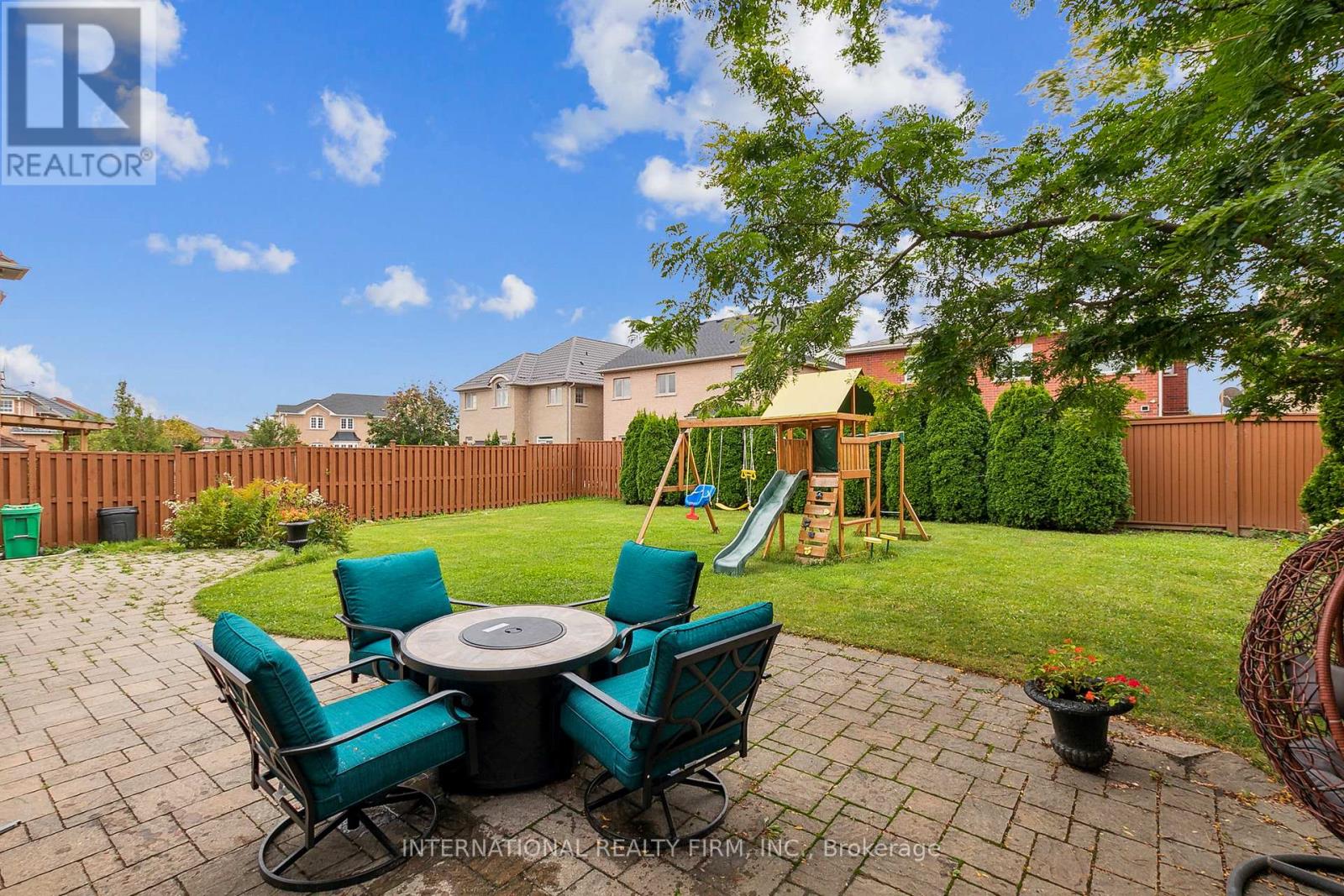 8 REDWILLOW ROAD W - 3